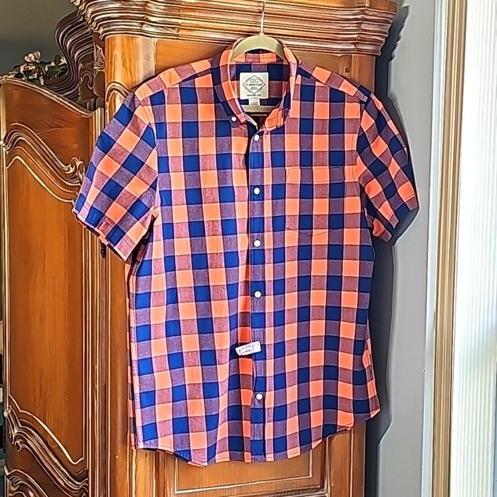 St. Johns Bay checked mens shirt. Short sleeves, large. Blue/peach. Button down